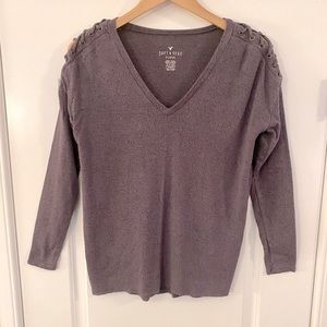American Eagle Soft & Sexy Plush Tie Detail V-Neck Pullover (XS)
